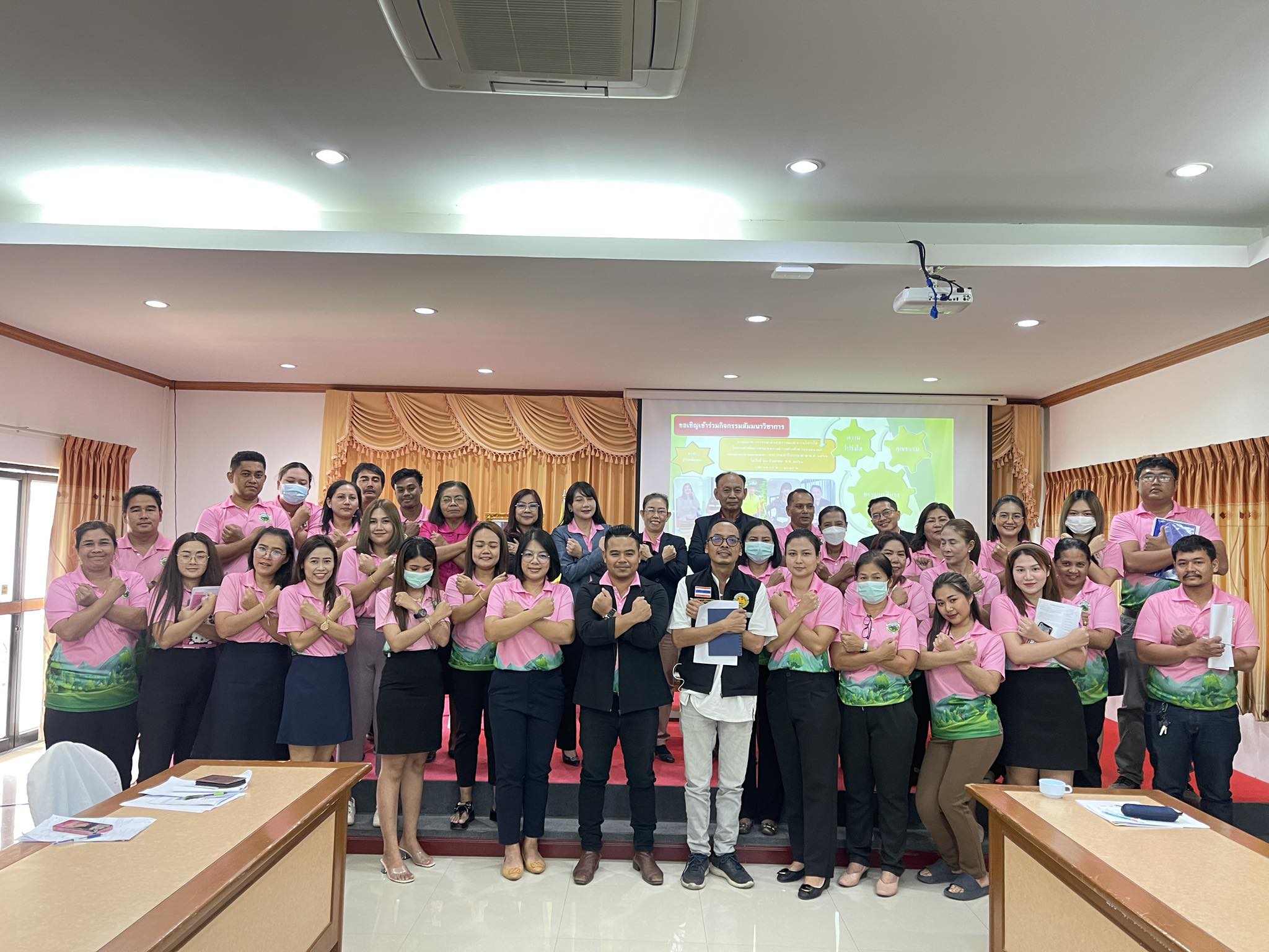 ประมวลภาพกิจกรรม  นายวิชัย สุบรรณ์ และคณะบริหาร สมาชิกสภาเทศบาลตำบลช้างซ้าย พนักงานเทศบาลตำบลช้างซ้าย รวมพลังต่อต้านคอร์รัปชัน #ประกาศเจตนารมณ์ต้านการทุจริต ของเทศบาลตำบลช้างซ้าย
ทั้งนี้ได้เน้นย้ำเรื่องการปฏิบัติตามอำนาจและหน้าที่ของคณะผู้บริหาร สมาชิกสภาเทศบาล พนักงานเทศบาล และพนักงานจ้างเทศบาลตำบลช้างซ้าย ให้คำนึงถึงคุณธรรม จริยธรรมและมีธรรมาภิบาล ทั้งก่อน ขณะ และหลังปฏิบัติหน้าที่ และนำความรู้จากกิจกรรมดังกล่าวไปประยุกต์ใช้ในการทำงาน เพื่อให้การบริการประชาชนเป็นไปอย่างมีประสิทธิภาพเกิดประสิทธิผลสูงสุด