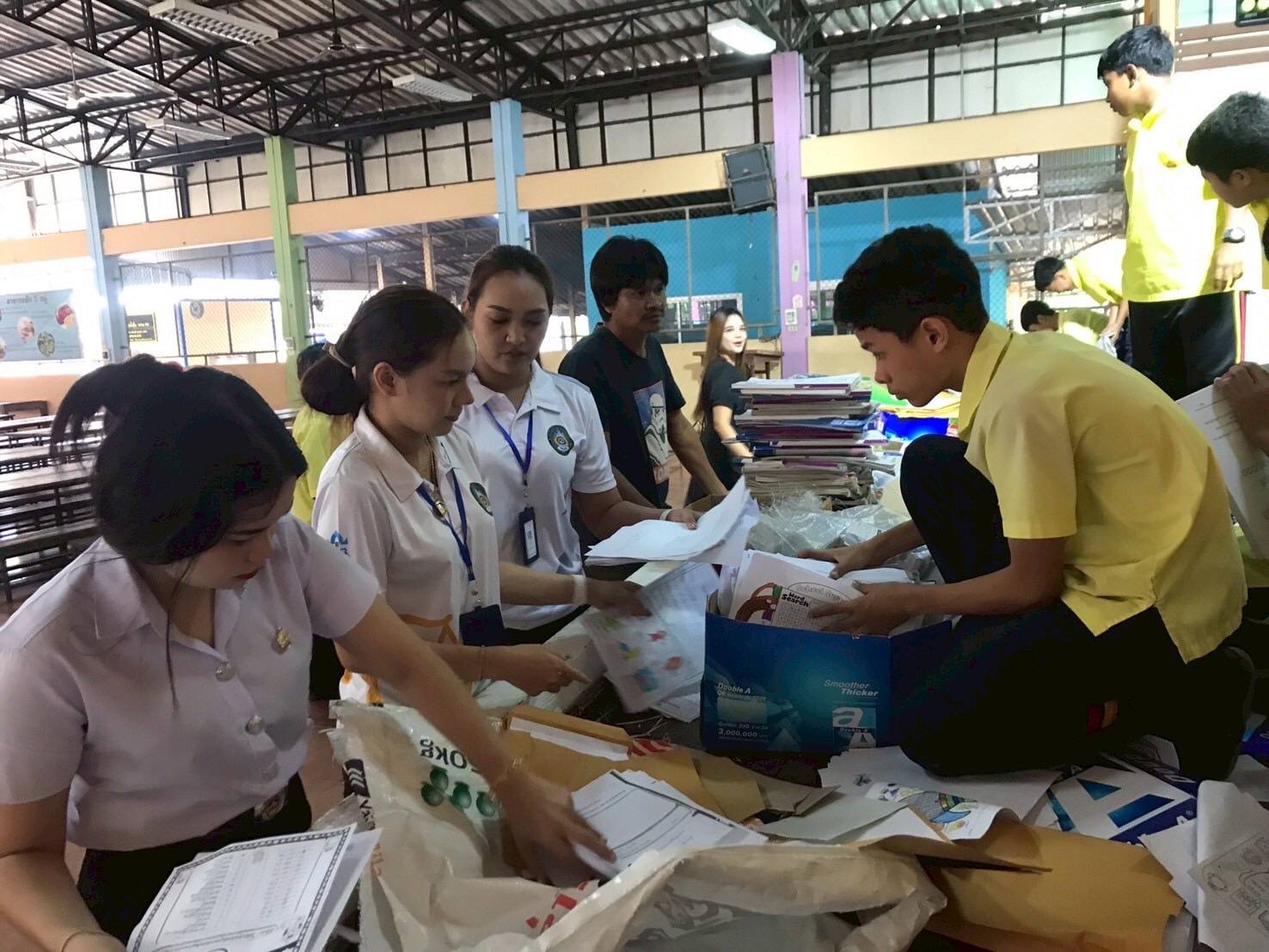 วันศุกร์ ที่ 28 พฤศจิกายน 2568 เวลา 09.00 น. 
นายชูชัย อุดมศรีโยธิน นายกเทศมนตรีตำบลช้างซ้าย ได้มอบหมายให้ งานสาธารณสุขเเละสิ่งเเวดล้อม ฝ่ายปกครอง สำนักปลัดเทศบาล เทศบาลตำบลช้างซ้าย ได้ดำเนินการเข้าร่วมเเละให้คำเเนะนำกิจกรรมธนาคารขยะเทศบาลตำบลช้างซ้าย(สาขาโรงเรียนวัดกงตาก) ครั้งที่ 1 ในการรับซื้อ-ขายขยะรีไซเคิลในโรงเรียน เพื่อบริหารจัดการขยะรีไซเคิล