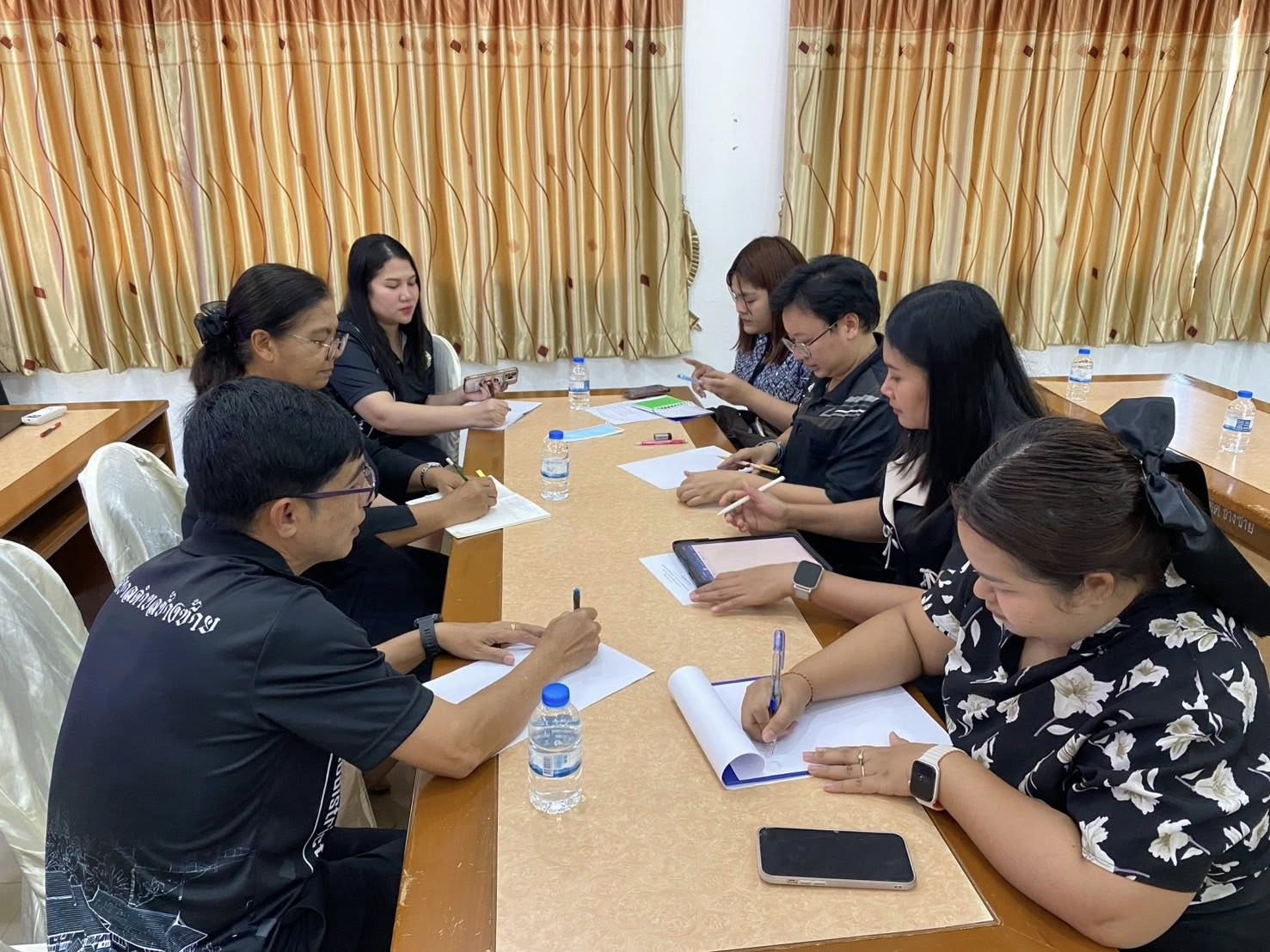 วันอังคาร ที่ 2 ธันวาคม 2568 เวลา 13.30 น. 
งานการศึกษา ได้จัดประชุมเพื่อกำหนดรูปแบบแนวทางการดำเนินการโครงการวันเด็กแห่งชาติ ประจำปี 2569 ณ ห้องประชุมขุนกุญชร เทศบาลตำบลช้างซ้าย