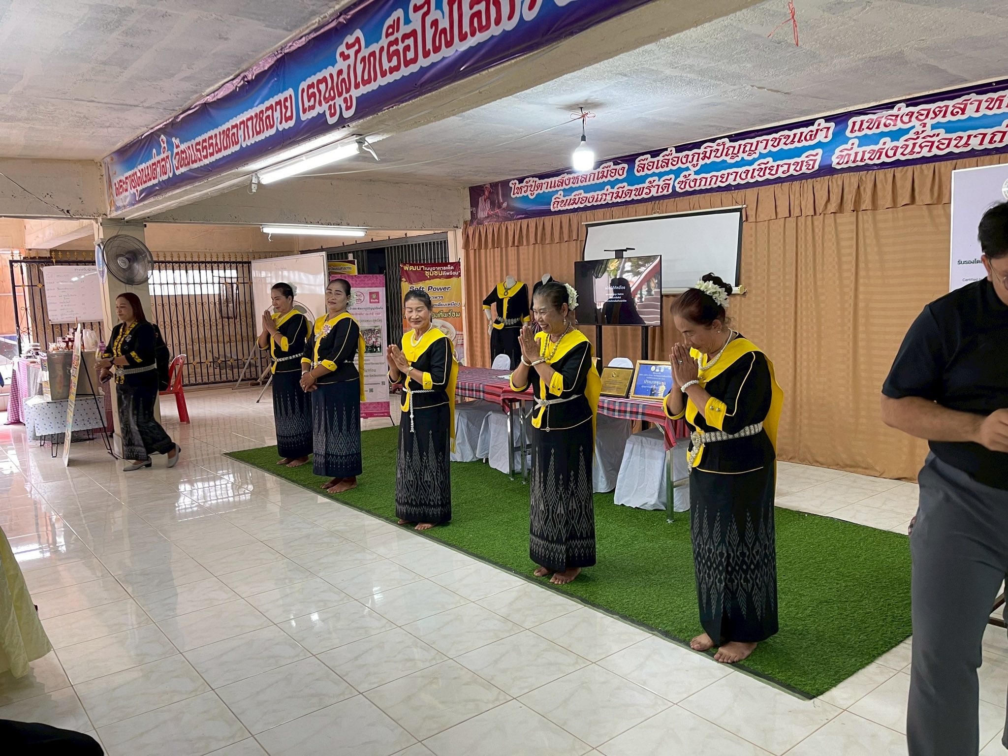 เข้าศึกษาดูงานที่ชุมชนท่องเที่ยวเชิงวัฒนธรรมชนเผ่าไทกวนบ้านนาถ่อน พร้อมทั้งทำ MOU ให้ความร่วมมือด้านการท่องเที่ยวและพัฒนาชุมชน
