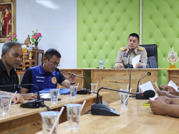 เข้าร่วมประชุม การดำเนินการป้องกันและลดอุบัติเหตุทางถนน ปี 2569 ณ ที่ว่าการอำเภอกาญจนดิษฐ์